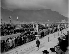 Cape Town, 24 April 1947. Crowd greeting the Royal party.