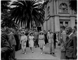 Umtata, 5 March 1947. Royal family greeting ex-servicemen outside the town hall.