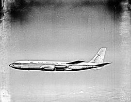 
SAA Boeing 707 ZS-CKC 'Kaapstad' in flight. Note painted engines.
