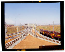 Bapsfontein, December 1982. Railway lines converging on the hump at Sentrarand. [T Robberts]