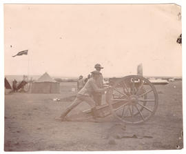 Circa 1900. Anglo-Boer War. 'Maxim kanon'.