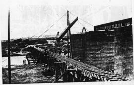 Humansdorp district, circa 1911. Gamtoos River bridge: Lifting girder onto pier. (Album of Gamtoo...
