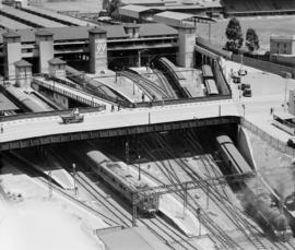 Johannesburg, 1946. Park station, SAR Class 16 departing.