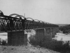 
Basket-handle bridge over the Orange River - Western System. (EH Short)
