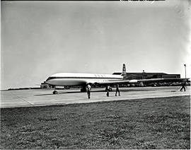 Johannesburg, 1957. Jan Smuts airport. de Havilland DH.106 Comet G-ANLO.
