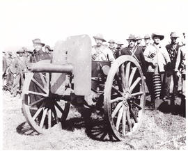 Circa 1900. Anglo-Boer War. Boers at pompom gun.