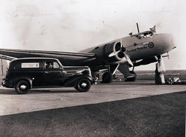 
SAA Junkers Ju 86 ZS-AJK 'President Pretorius' with post office van in the foreground.
