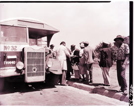 Vereeniging, 1950. Passengers boarding SAR GUY bus No 32. (Guy Motors founded by Sydney Slater Gu...