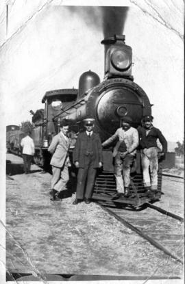 Train staff posing at SAR Class locomotive. (Lund collection)