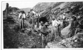 Workers excavating a cutting just before tunnel. (Lund collection)
