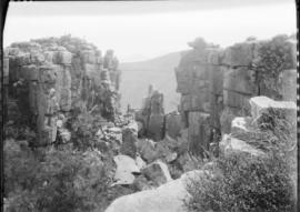 Graaff-Reinet, 1929. Entrance to gorge of the Valley of Desolation from the Kitchen.