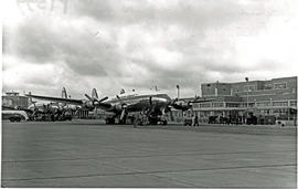Johannesburg, 1954. Jan Smuts airport. Passengers boarding SAA Lockheed Constellation ZS-DBU 'Dur...