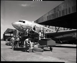 
SAA Douglas DC-3 ZS-AVJ 'Paardeberg' working on propellers.
