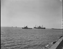 Port Elizabeth, 1948. Tugs with ship outside Port Elizabeth harbour.