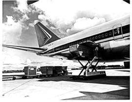 
SAA Boeing 747 ZS-SAN 'Lebombo' with cargo being loaded.
