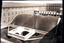 Johannesburg, 1932. Park station. Cement dome before adding cladding.