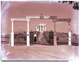 "Uitenhage, 1954. Cannon Hill Coronation Gate."