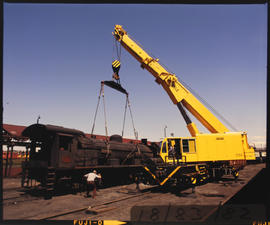 February 1982. Gottswald 85 tonne breakdown crane lifting SAR Class 12 No 1503. [D Dannhauser]