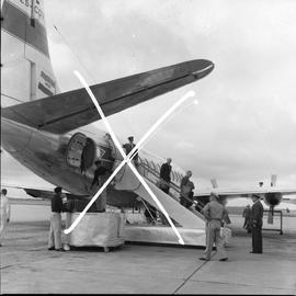 Cape Town, 1960. DF Malan airport. SAA Vickers Viscount ZS-CDV 'Waterbok' passengers disembarking.
