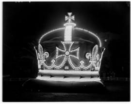 
Floodlit decoration of a crown.
