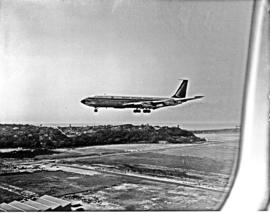 
SAA Boeing 707 ZS-SAE 'Windhoek' landing.
