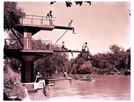 Parys, 1957. Diving platform at the Vaal River.