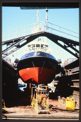 East London, 1985. SAR tug in Buffalo Harbour graving dock. [Z Crafford]