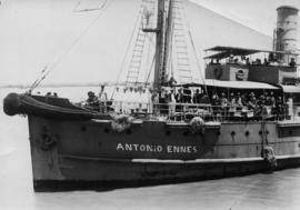 The 'Antonio Ennes' sailing with people on deck.
