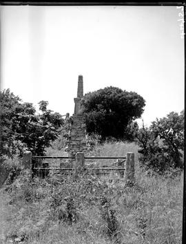 Vryheid district, 1937. Piet Retief memorial and grave at Dingaan's kraal.