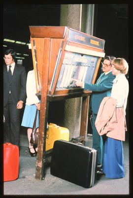 Johannesburg, 1977. Passengers checking compartment reservations at Park Station. [Ria Liebenberg]