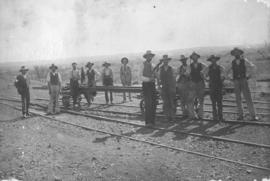 Gumhill, 1906. Relaying team with Kroonstad in the background.