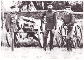 Circa 1900. Anglo-Boer War. Artillery group at cannon.