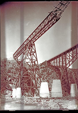 Mossel Bay district, 1930. Construction of Gourits River bridge.