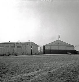 Johannesburg, 1935. Rand airport. Klemm Kl.31 a XIV (c/n 653) D-IRUT parked next to hangars.