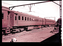 
SAR twin dining car, on the left kitchen car Type AA-32 No 295, on the right dining saloon No 24...