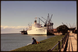 Port Elizabeth, September 1977. Union Castle 'SA Vaal' berthed at No 2 Quay loading fruit for exp...