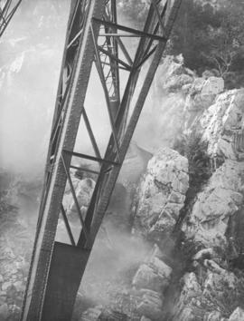 Blaauwkrantz bridge, April 1911. Accident scene.