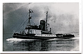 Cape Town, 1951. Tug 'FT Bates' in Table Bay harbour.