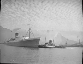 Cape Town, 1948. Ocean liner 'Pretoria Castle' of the Union-Castle Line leaving Table Bay Harbour...