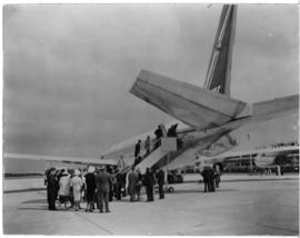 Passengers boarding SAA Boeing 707 aircraft.