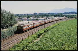 Paarl district, 1986. SAR type 5M2A from Cape Town to Wellington having just departed Paarl.