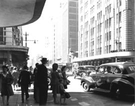 Johannesburg, 1945. Market Street. The City Hall is behind the camera; traffic turning left into ...