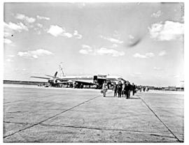 
Passengers disembarking SAA Boeing 707 ZS-CKC 'Johannesburg'.
