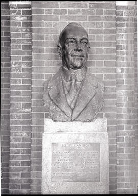 Johannesburg, 1932. Bust of Sir William Hoy in Park station foyer.