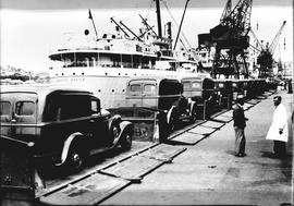 Port Elizabeth, 1938. Train load of panel vans with 'Warwick Castle' at Port Elizabeth harbour.