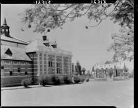 Graaff-Reinet, 1946. Victoria Town Hall with church in background.