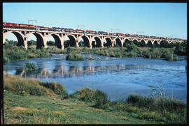Warrenton. Motor car train on bridge over the Vaal River at Fourteen Streams.